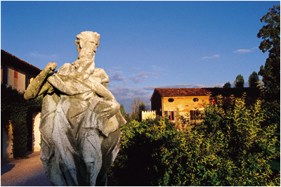 SCORCIO ROMANTICO DEL GIARDINO DI VILLA DEGLI AZZONI AVOGADRO - foto Gianni Mazzon