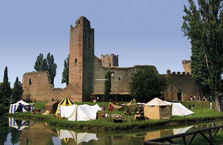 Veduta dell'accampamento militare sui terrapieni della Rocca dei Tempesta.