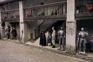 L'interno del Castello medioevale si ripopola e rivive una serie di eventi rievocativi.