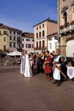 Piazza Maggiore rivive il sapore dell'epoca medievale.