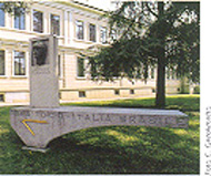 Monumento in piazza Scalcerle a ricordo delle imprese